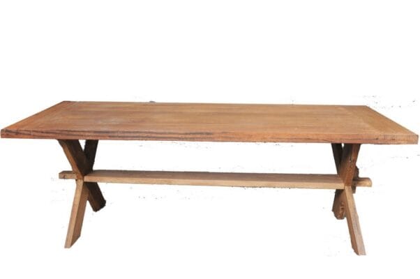 Τραπεζι Μοναστηριακό