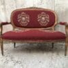 Καναπες αντίκα σε κοκκινο υφασμα