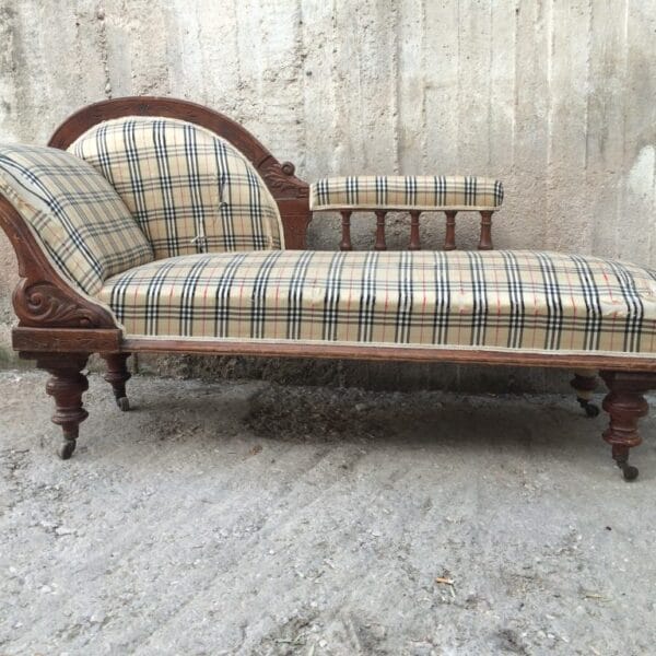 Ανάκλιντρο καναπές σε μπεζ ύφασμα τύπου Burberry